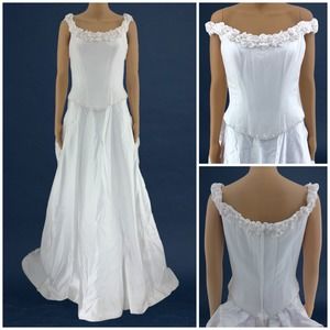 Demetrios (8) VINTAGE Y2K White Romantic Floral Off Shoulder Wedding Gown Dress